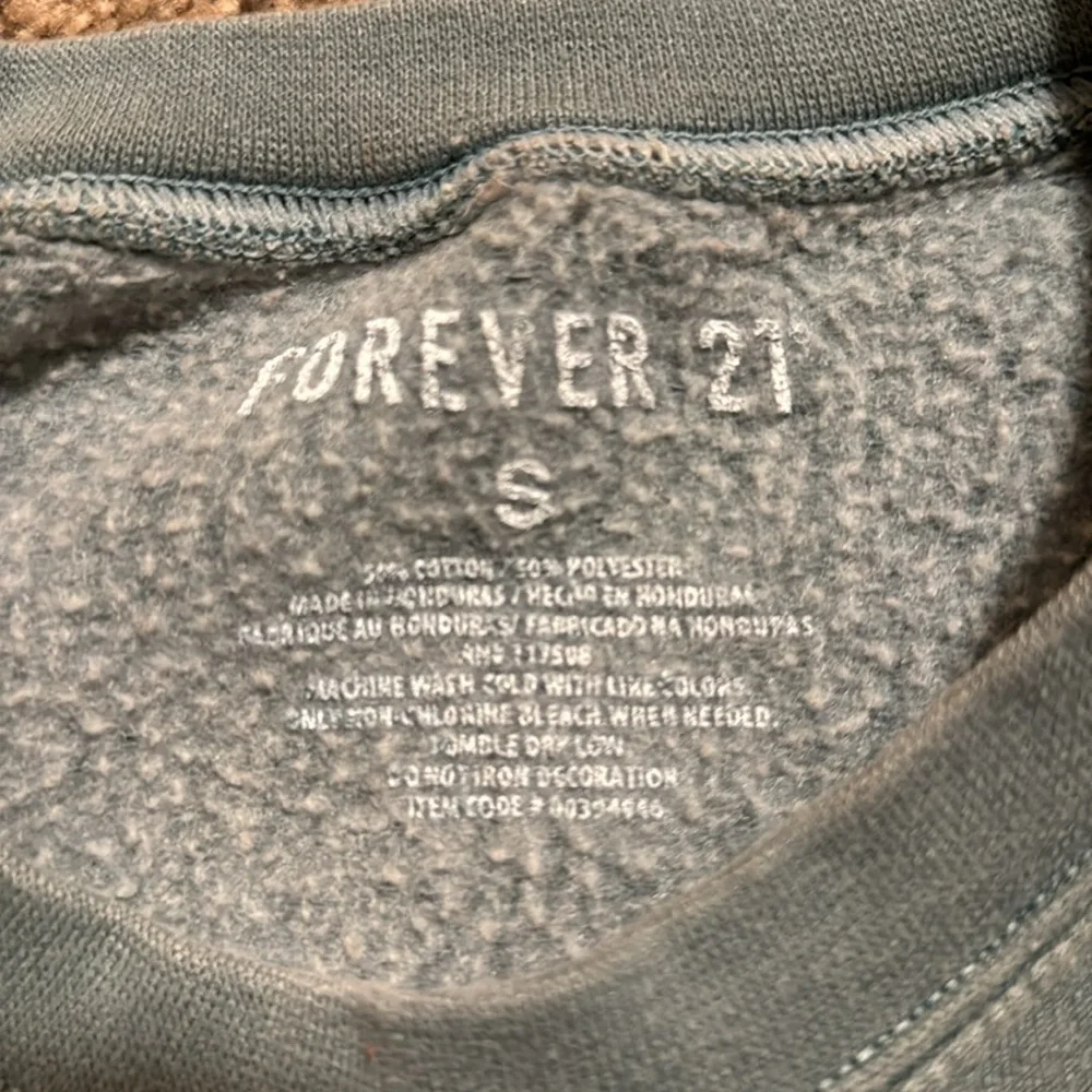 Crewneck - Picture 3 of 3